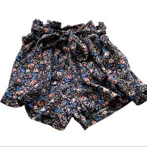 Hollister XS Junior Girl’s Ultra High Rise floral shorts with belt 